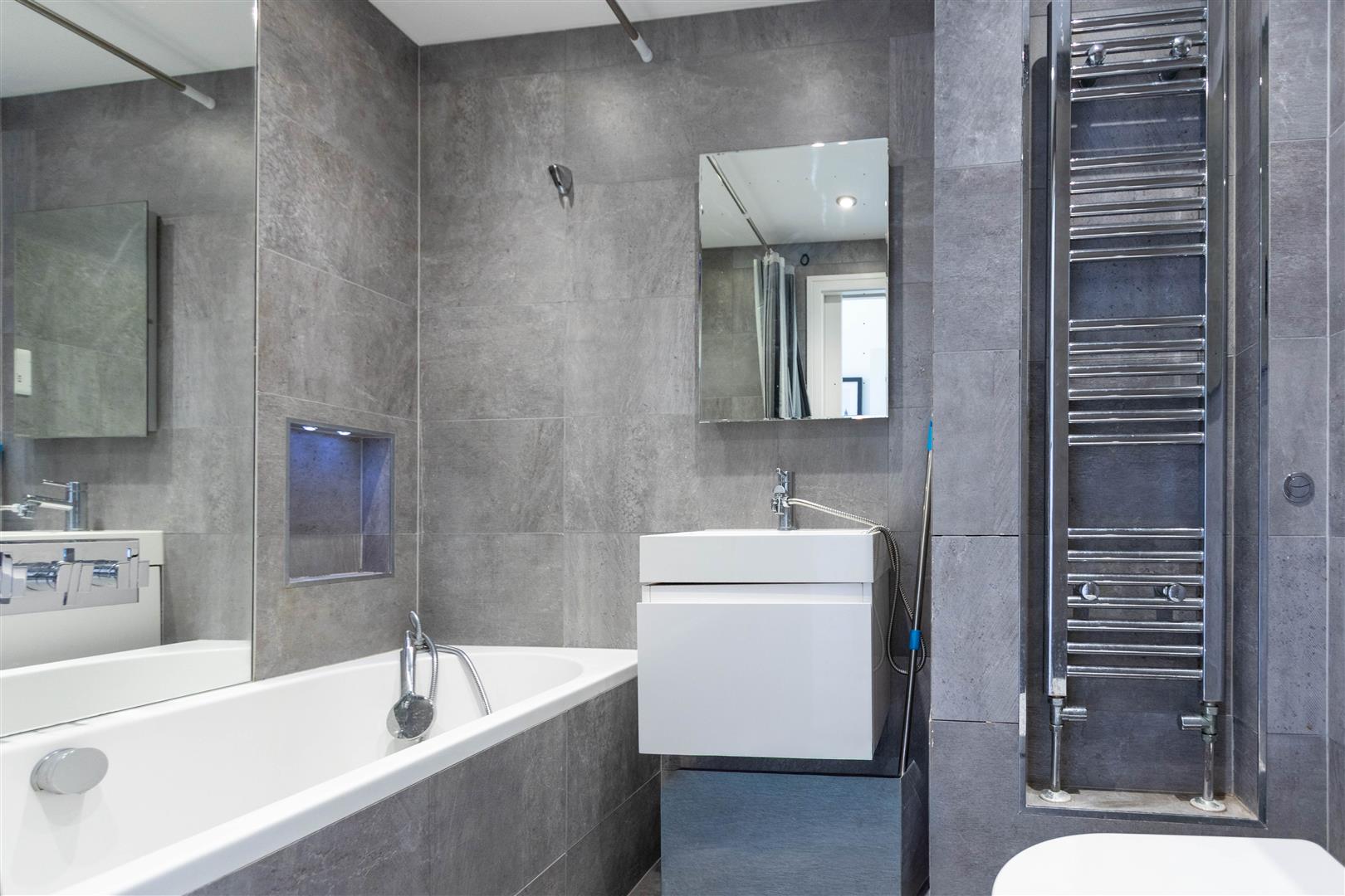 2 bed property in Porchester Place, London